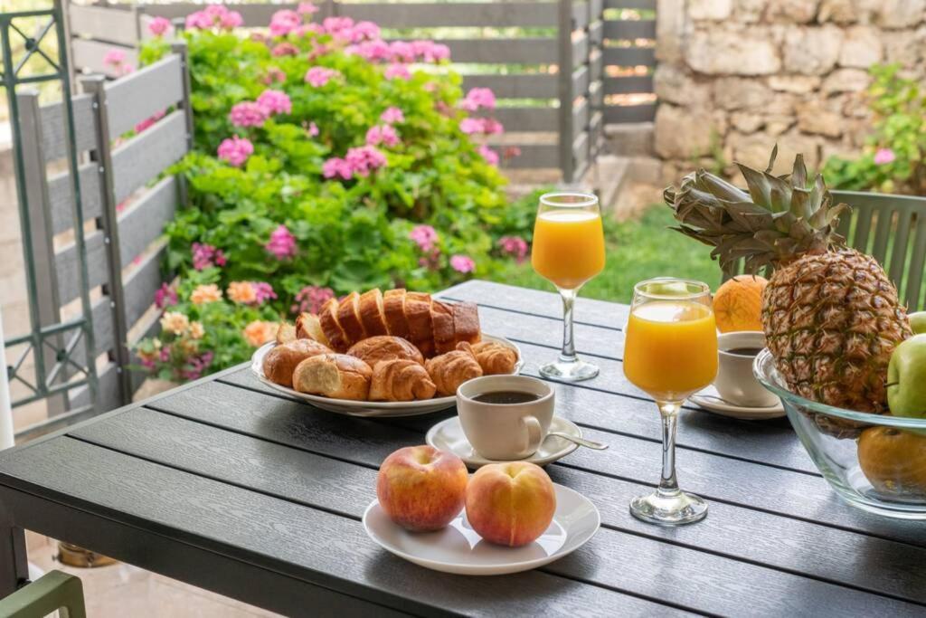 Central & Elegant Suite With Private Garden Argostoli  Ngoại thất bức ảnh